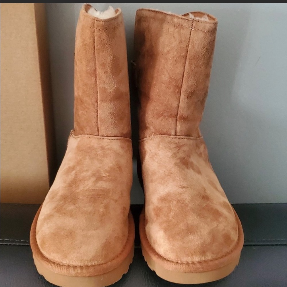 NWT Women’s Girls UGG Australia Boots